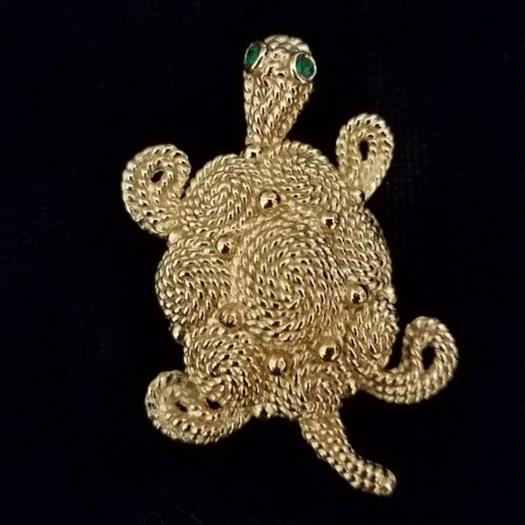 Vintage Gold Tone Metal Rope Filigree Turtle Brooch -Unsigned Napier Style - Picture 1 of 3